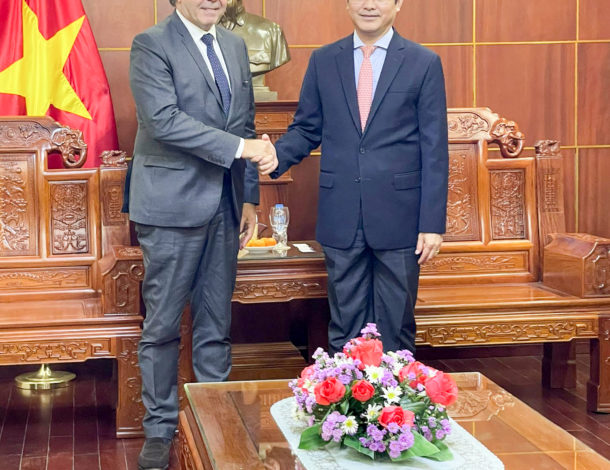 Rencontre de Luc Chatel, Président du Groupe Odyssey et le vice-ministre de l’éducation au Vietnam M. Nguyễn Văn Phúc