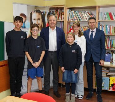 Visite de Luc Chatel à L'EFI Skopje