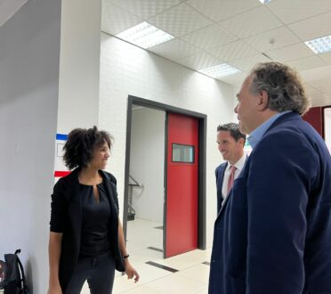 Luc Chatel en visite à l'EFI Tirana