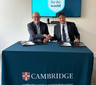 Odyssey Education et Cambridge International Education officialisent leur partenariat stratégique